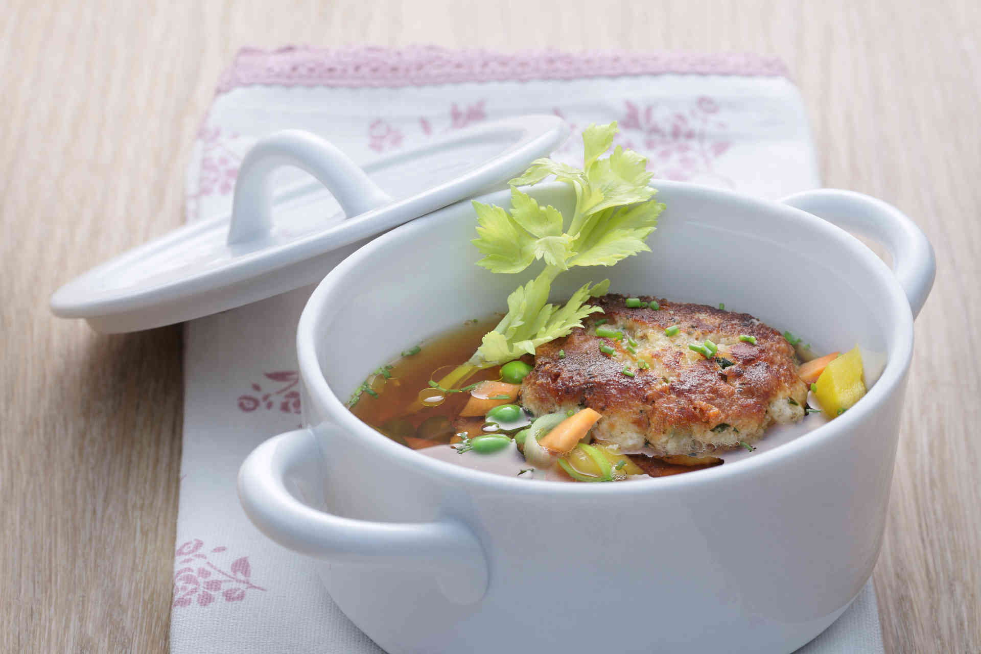 Herzhafte Kaspressknödelsuppe © Frutarom Savory Solutions